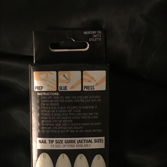 chrome LA Colors Mirror Finish Nails - Picture 5 of 8